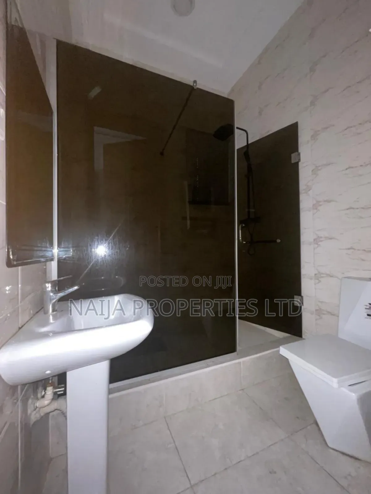 5bdrm Duplex in Osapa London, Lekki for sale in Lekki