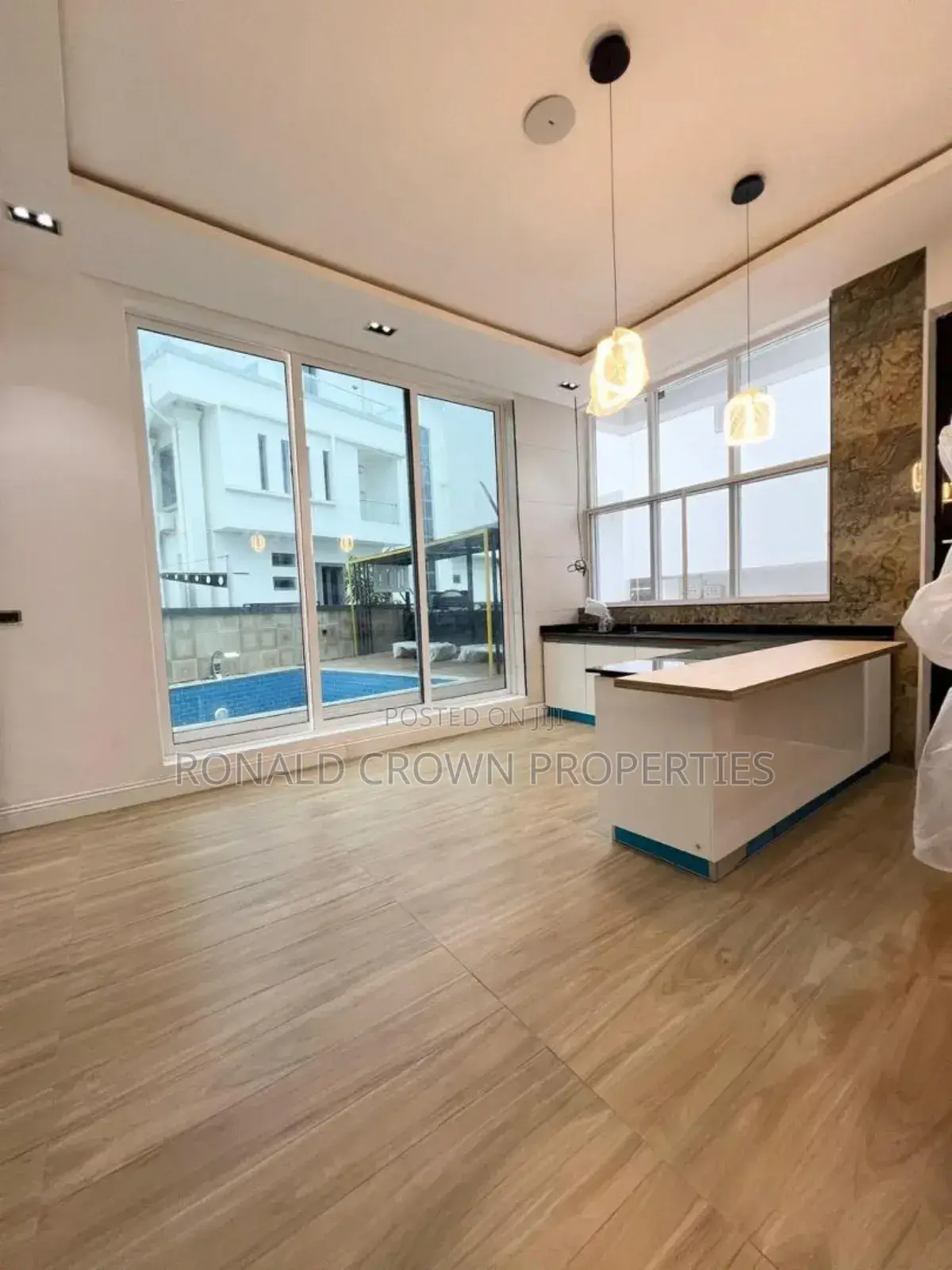 5bdrm Duplex in Osapa london for sale in Osapa london