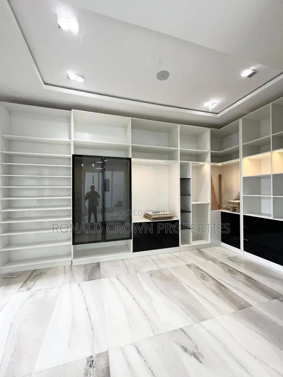 5bdrm Duplex in Osapa london for sale in Osapa london