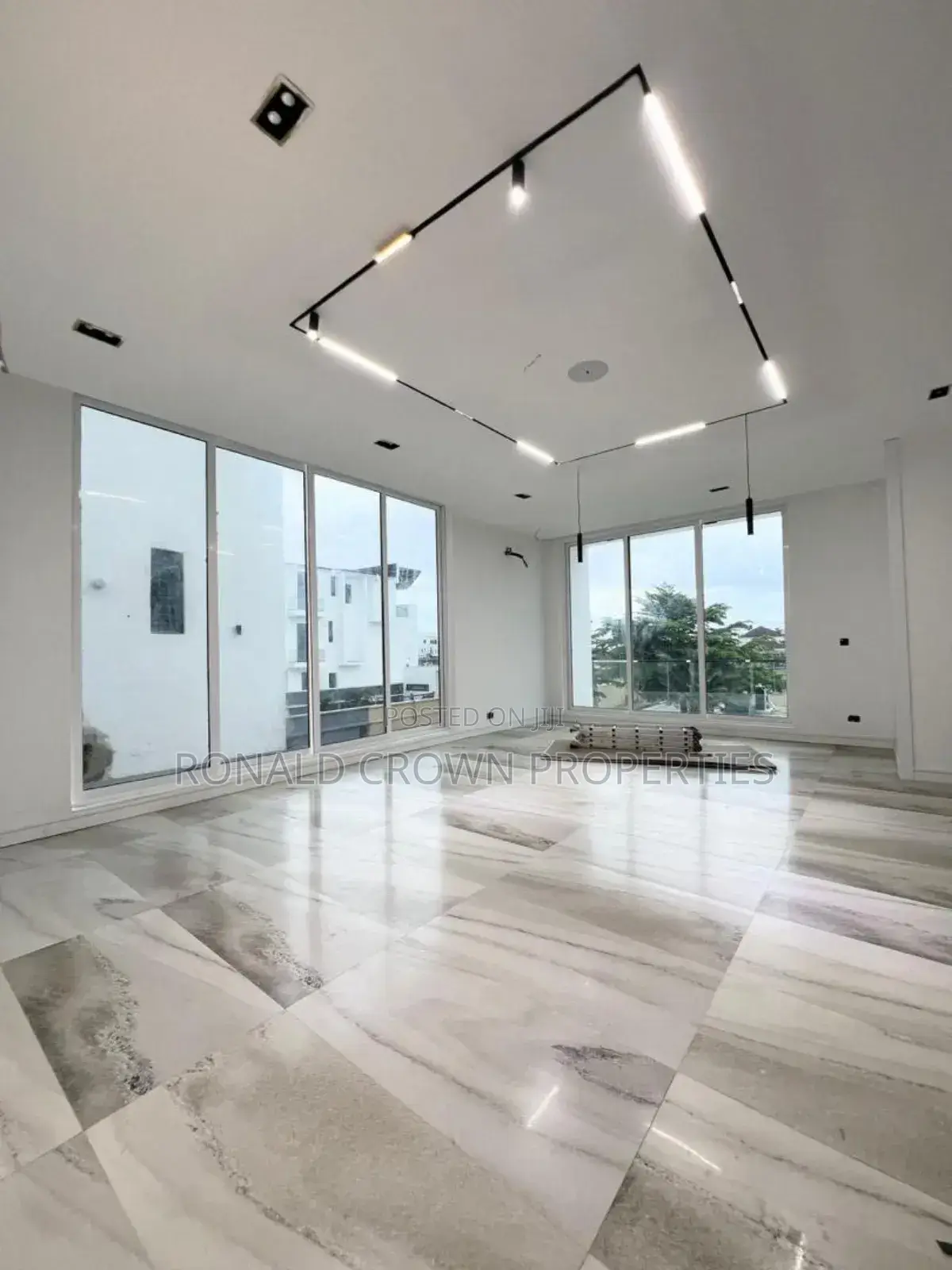 5bdrm Duplex in Osapa london for sale in Osapa london