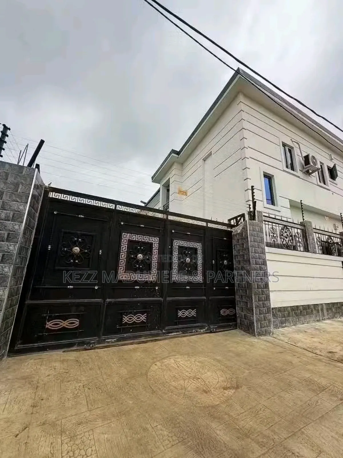 9bdrm Block of Flats in Alakahia ,Near for sale in Port-Harcourt