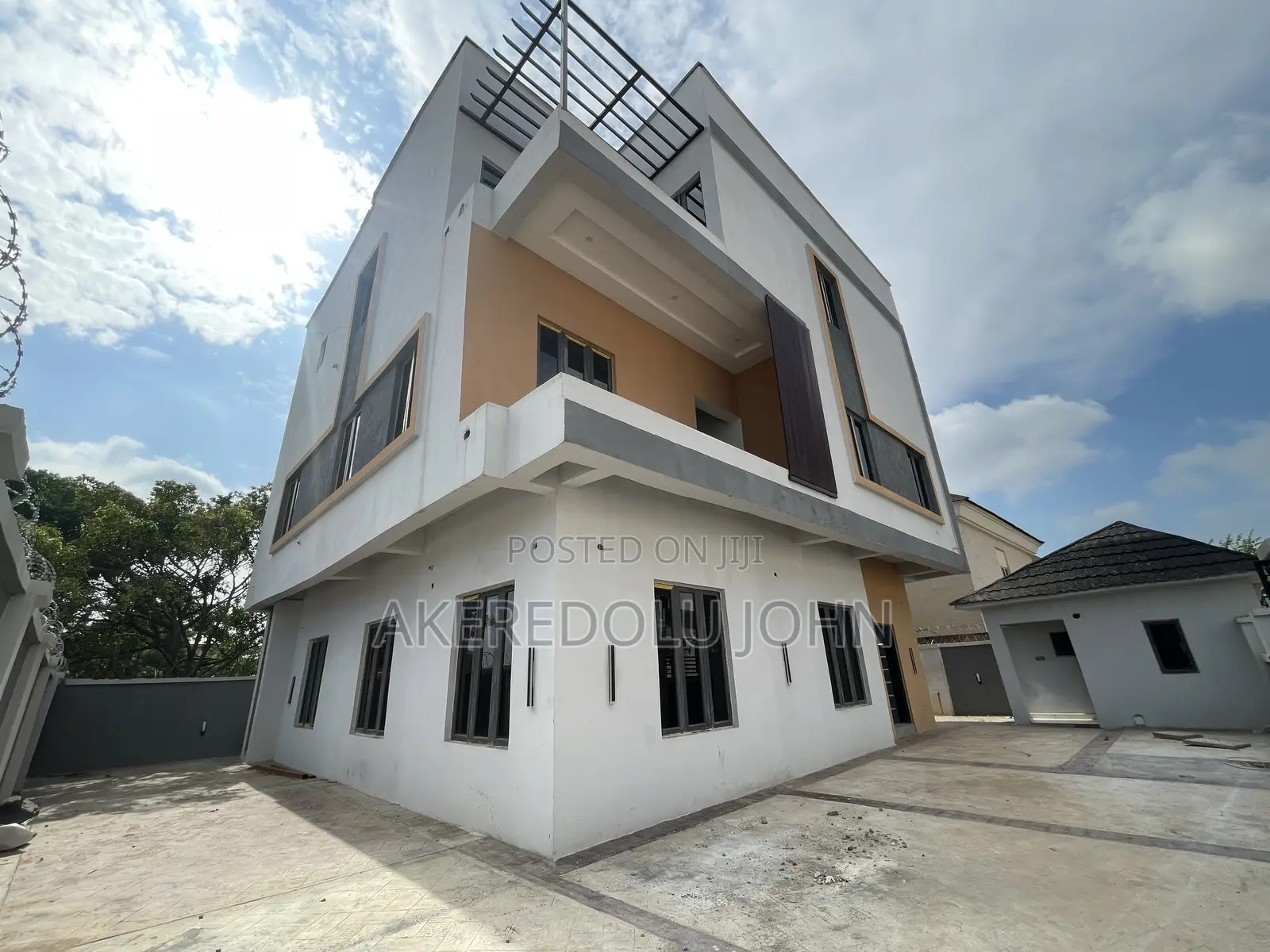 7bdrm Duplex in Utako for sale in Utako