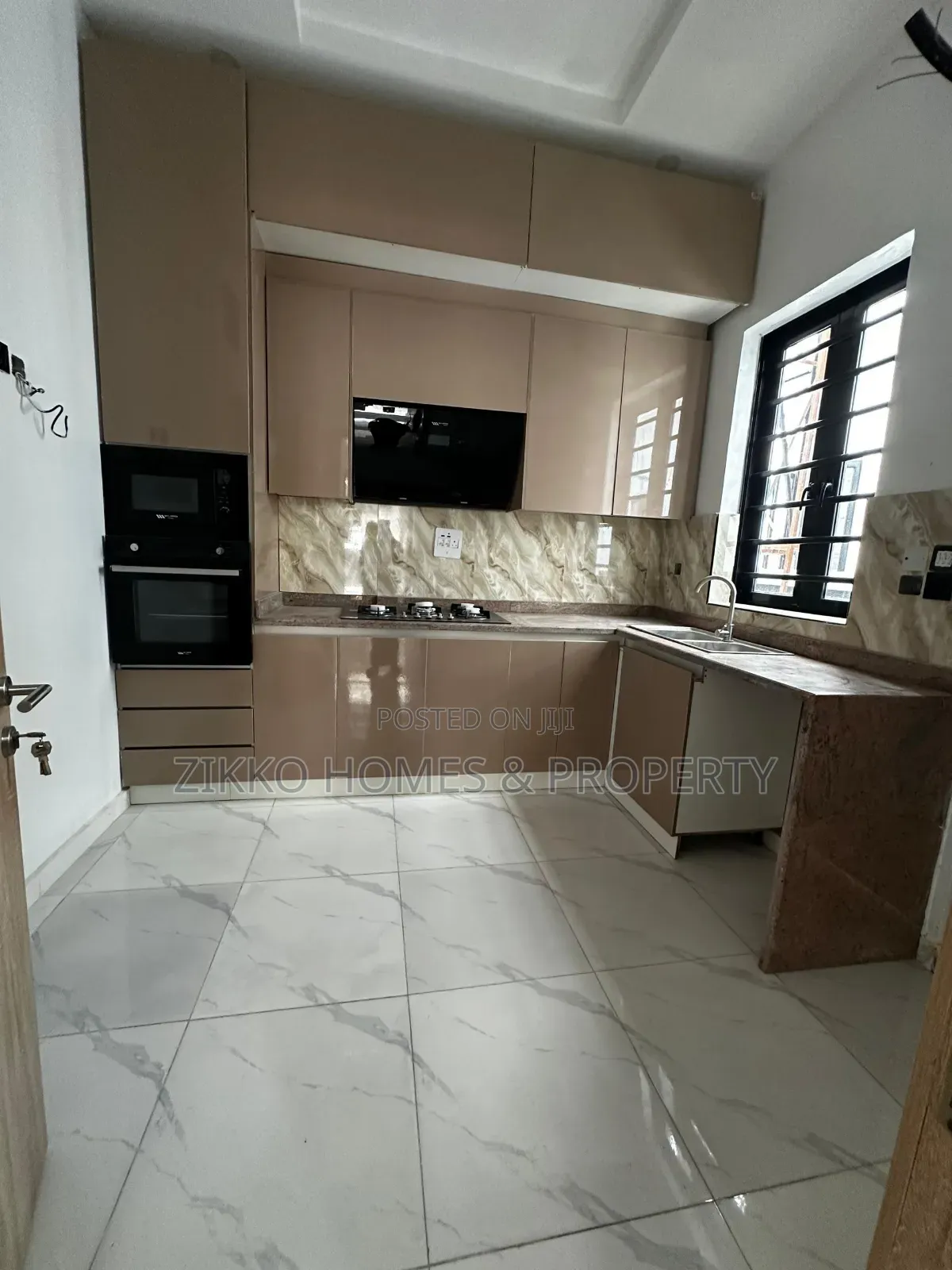 3bdrm Townhouse/Terrace in Ikota Gra, Lekki for sale in Lekki