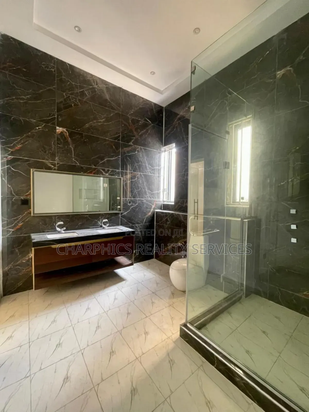 5bdrm Duplex in Lekki Phase 1 for sale in Lekki Phase 1