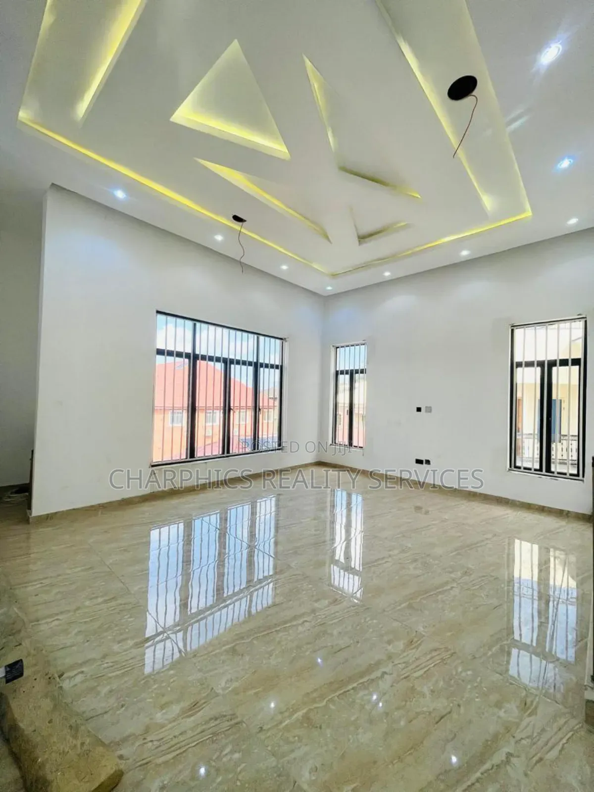 5bdrm Duplex in Lekki Phase 1 for sale in Lekki Phase 1