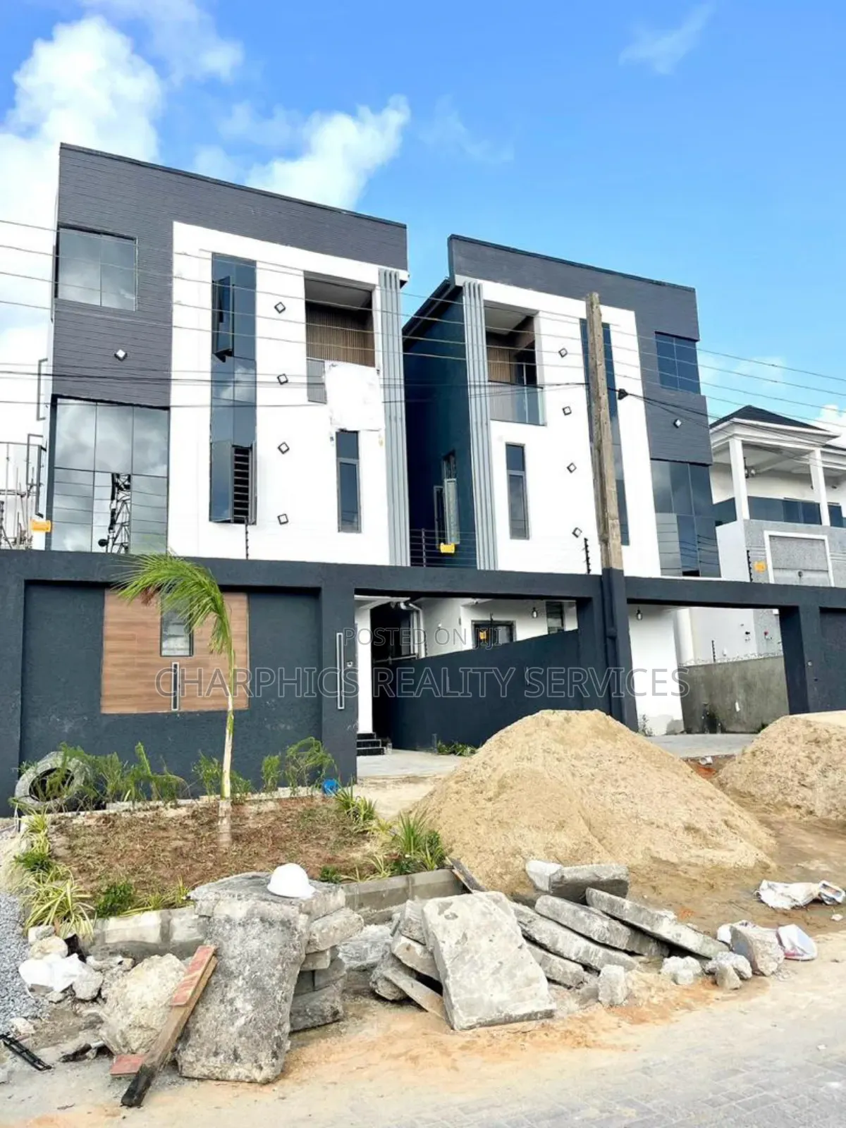 5bdrm Duplex in Lekki Phase 1 for sale in Lekki Phase 1