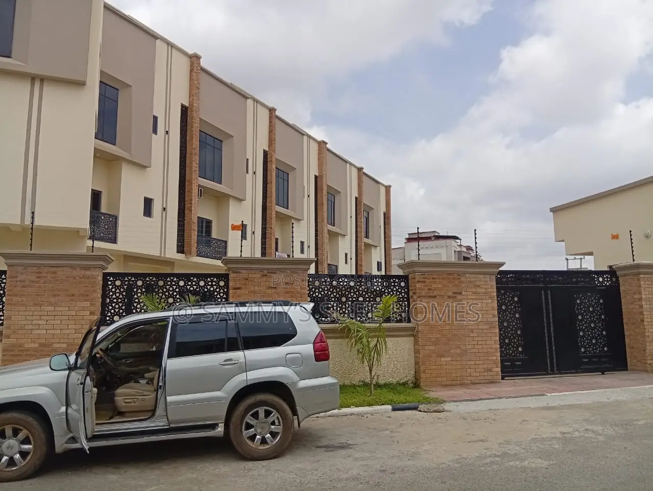 4bdrm Duplex in Jahi Main for sale in Jahi