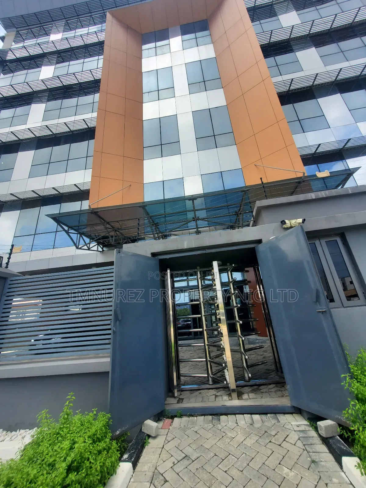 Strictly Office Place for Rent at Lekki Phase1 in Lekki Phase 1