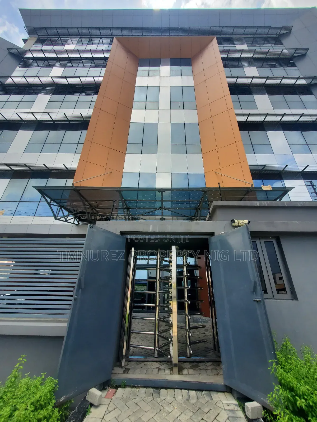 Strictly Office Place for Rent at Lekki Phase1 in Lekki Phase 1