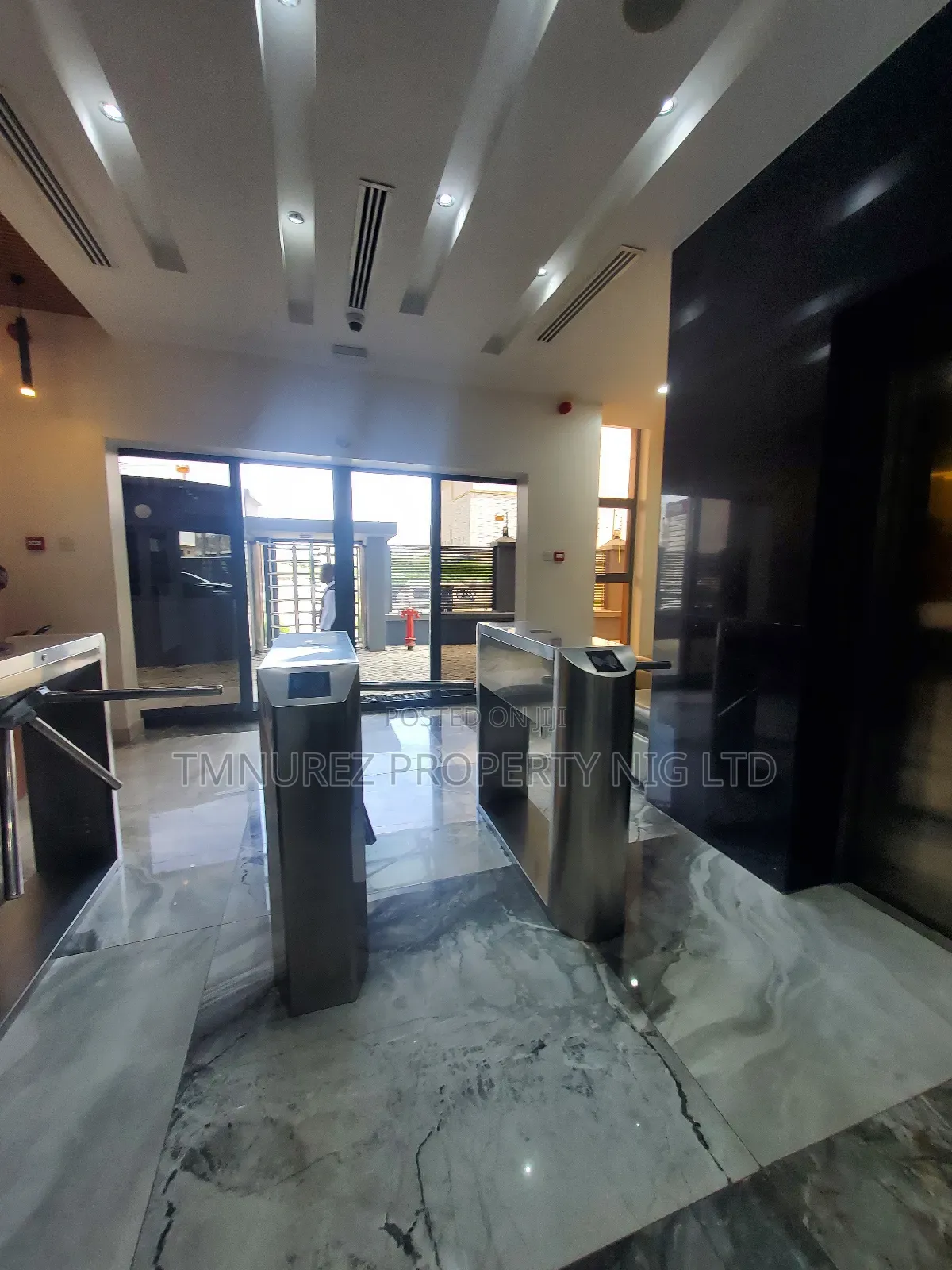 Strictly Office Place for Rent at Lekki Phase1 in Lekki Phase 1