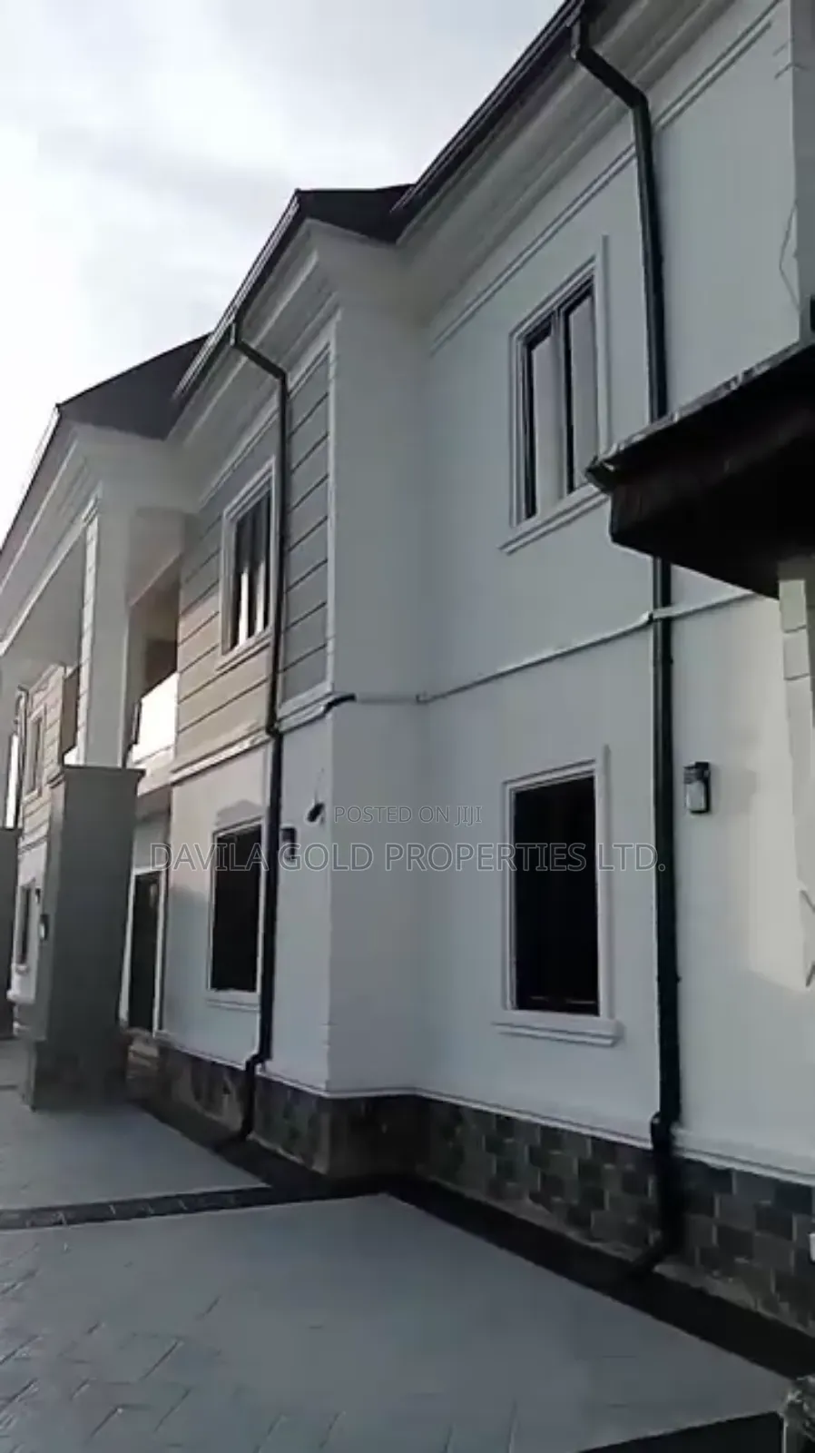 12bdrm Block of Flats in Benin City for sale in Benin City
