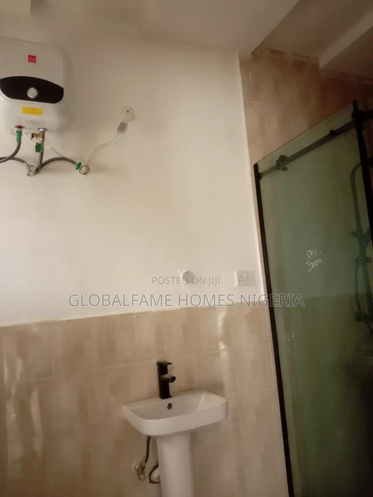 3bdrm Duplex in In A Secured Estate for rent in Lakowe