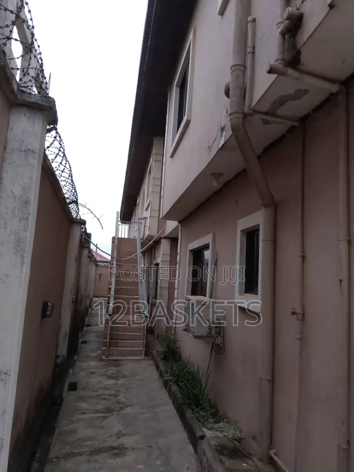 Furnished 3bdrm Block of Flats in Ojodu Berger for sale in Berger