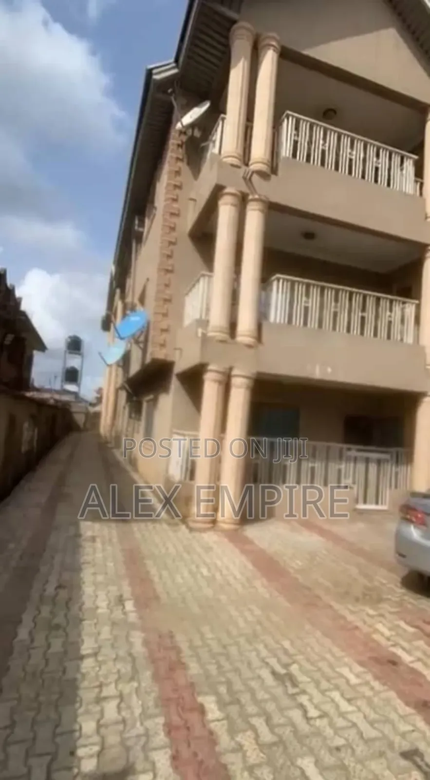 3bdrm Block of Flats in Okota for sale in Okota