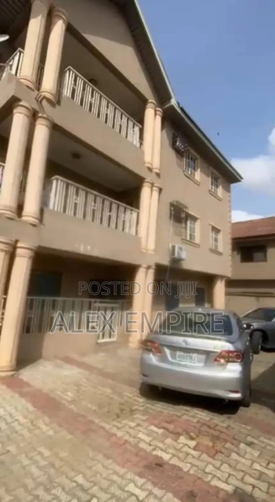 3bdrm Block of Flats in Okota for sale in Okota