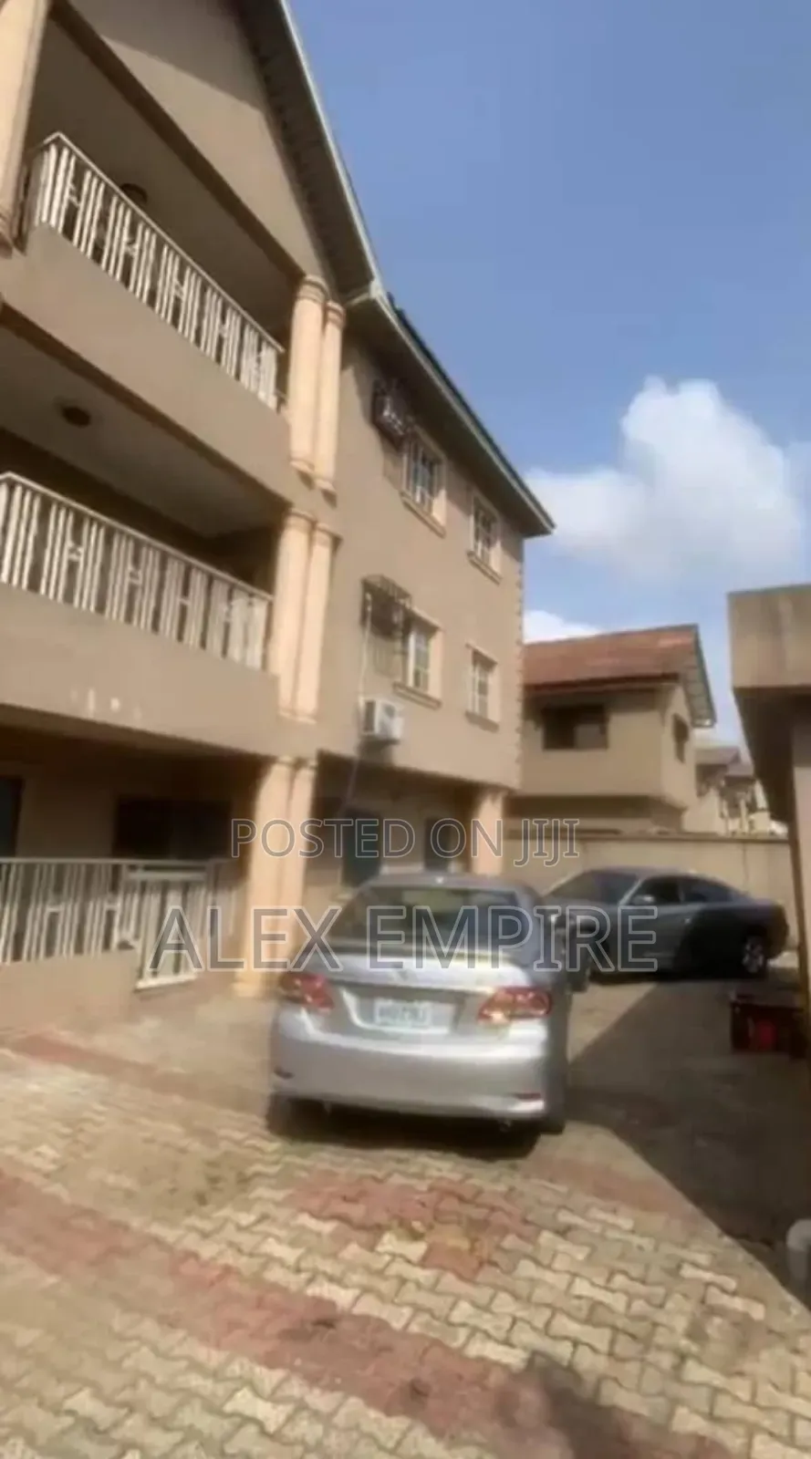 3bdrm Block of Flats in Okota for sale in Okota