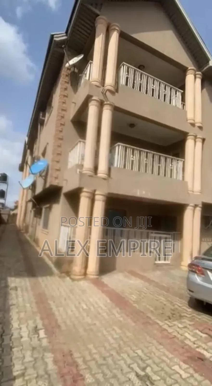 3bdrm Block of Flats in Okota for sale in Okota