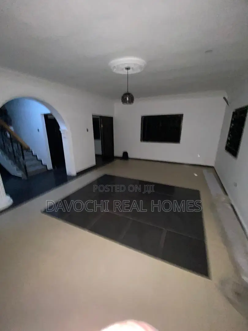 5bdrm Duplex in Ikota for rent in Ikota
