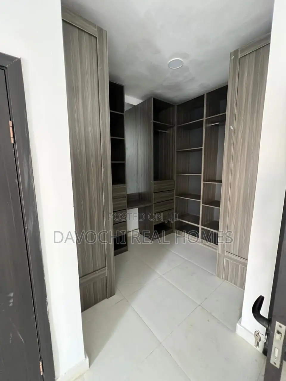 4bdrm Duplex in Ologolo for rent in Ologolo