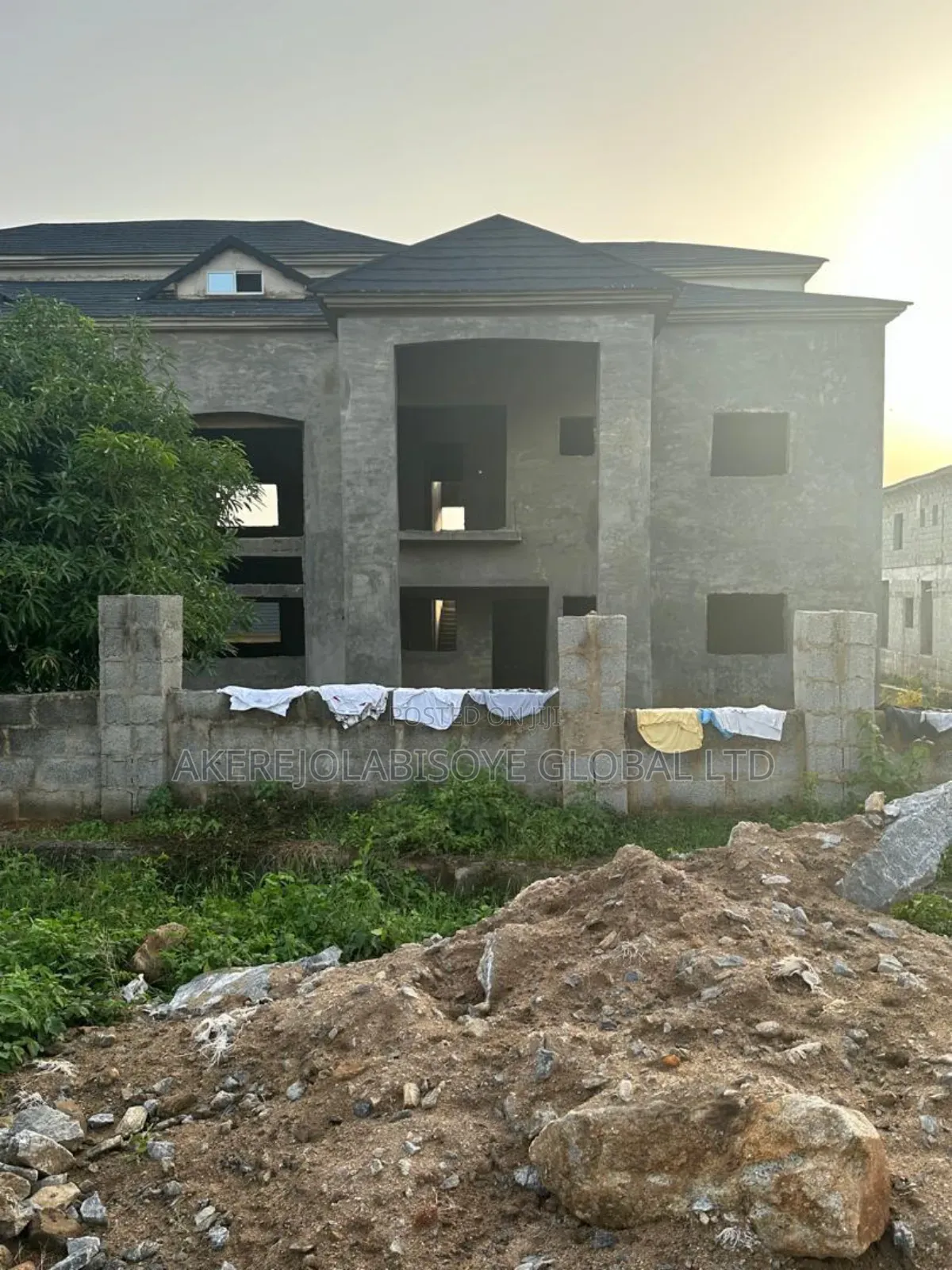 10bdrm Duplex in Main Lifecamp for sale in Life Camp