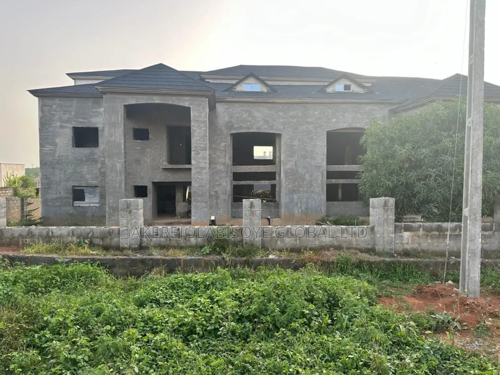10bdrm Duplex in Main Lifecamp for sale in Life Camp
