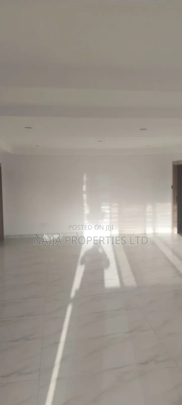 3bdrm Apartment in Off Awolowo Rd Ikoyi for sale in Ikoyi