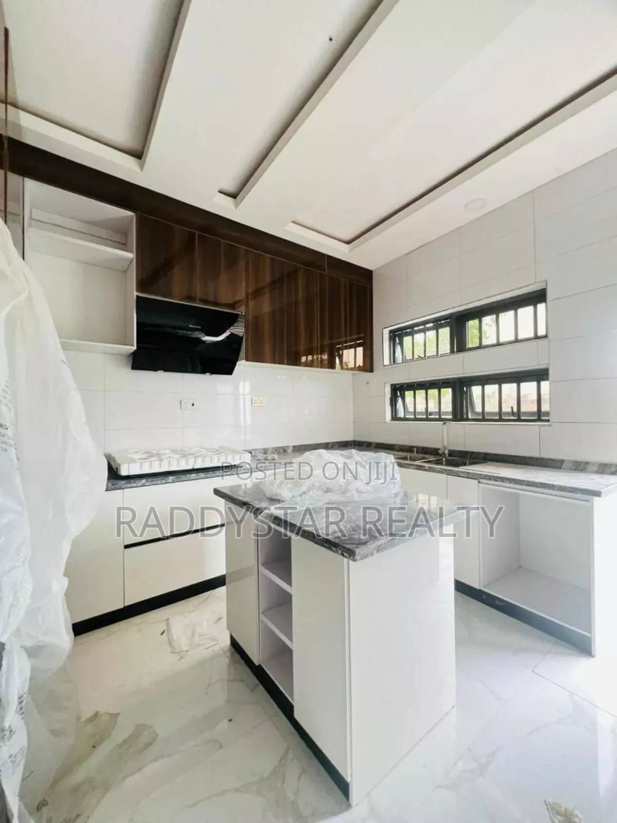 5bdrm Duplex in Adeniyi Jones for sale in Adeniyi Jones