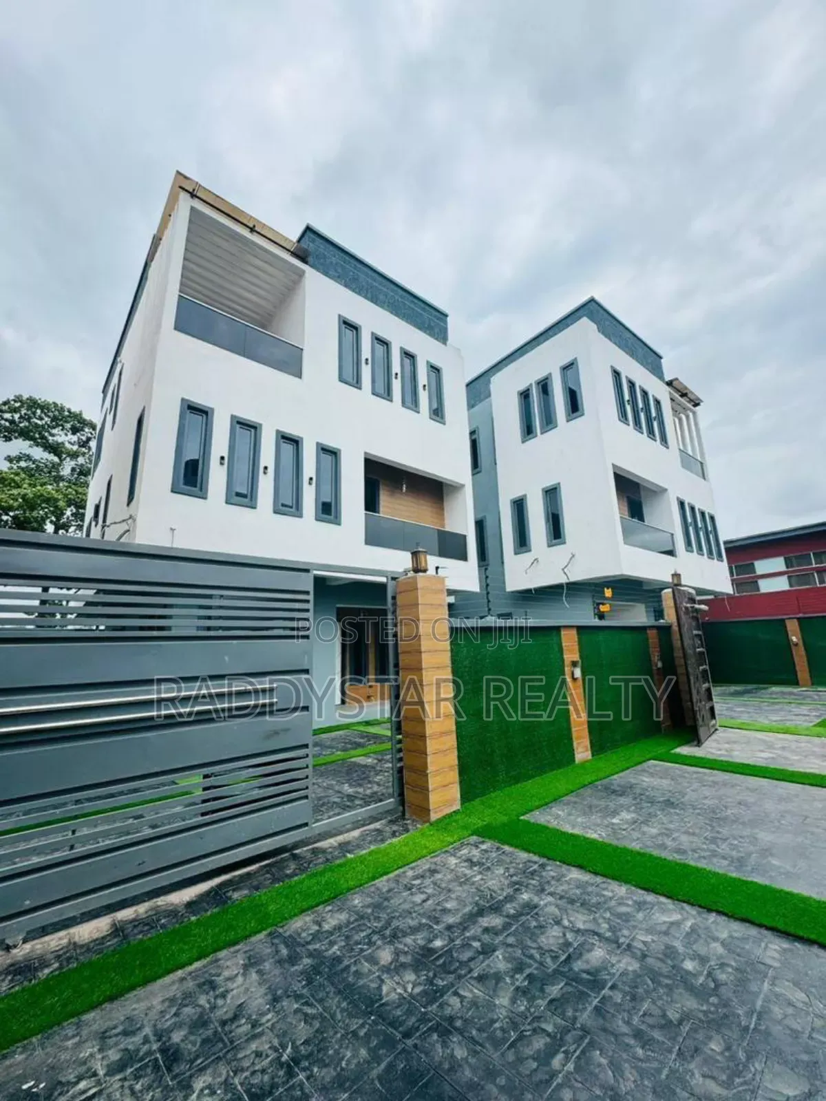 5bdrm Duplex in Adeniyi Jones for sale in Adeniyi Jones