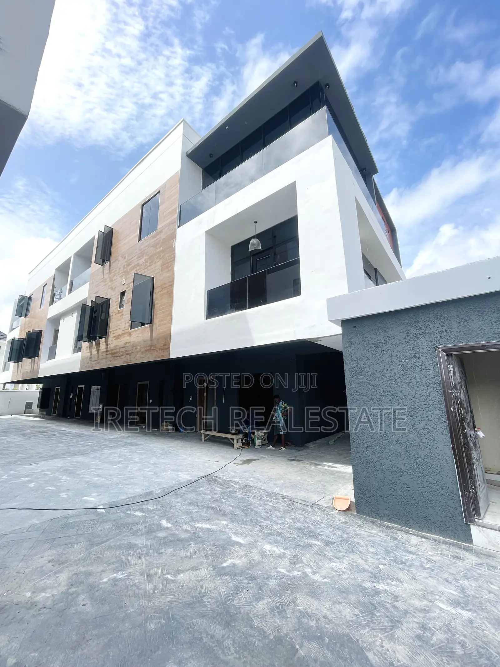 4bdrm Townhouse/Terrace in Lekki Phase 1 Lagos for sale in Lekki