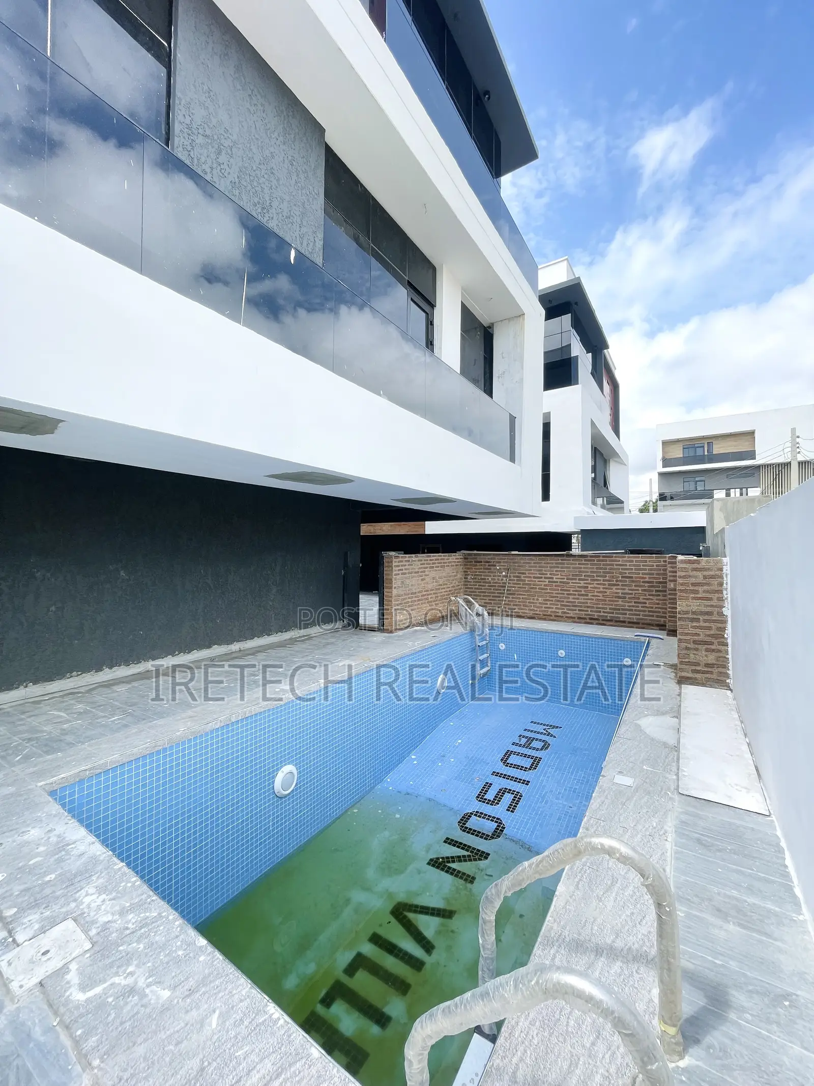4bdrm Townhouse/Terrace in Lekki Phase 1 Lagos for sale in Lekki