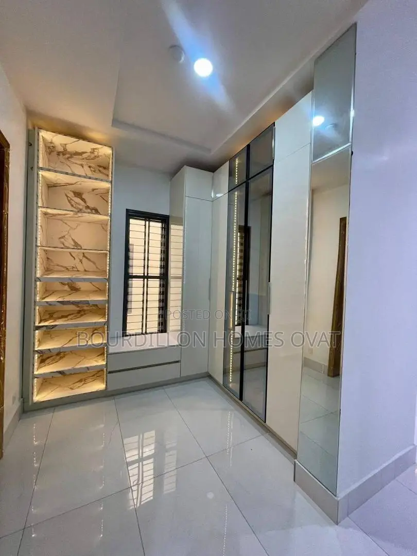 5bdrm Apartment in Lekki Phase 1 for sale in Lekki Phase 1