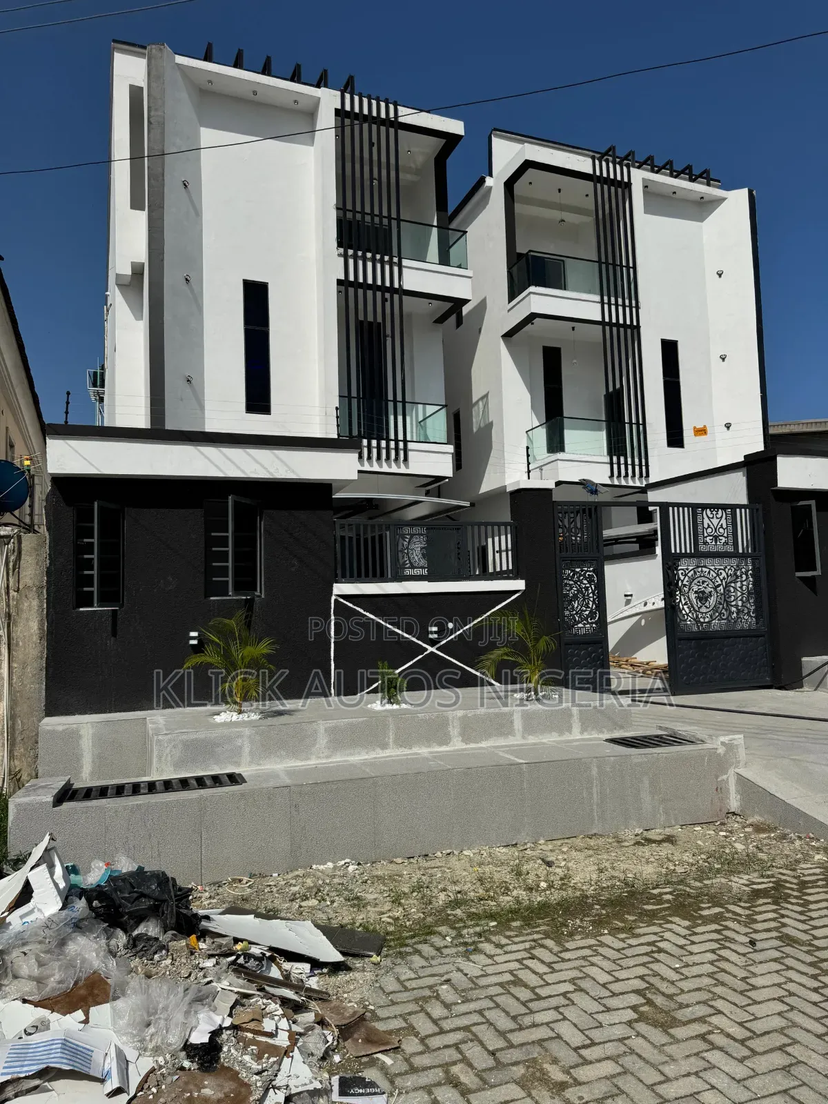 5bdrm Duplex in Ikota for sale in Ikota