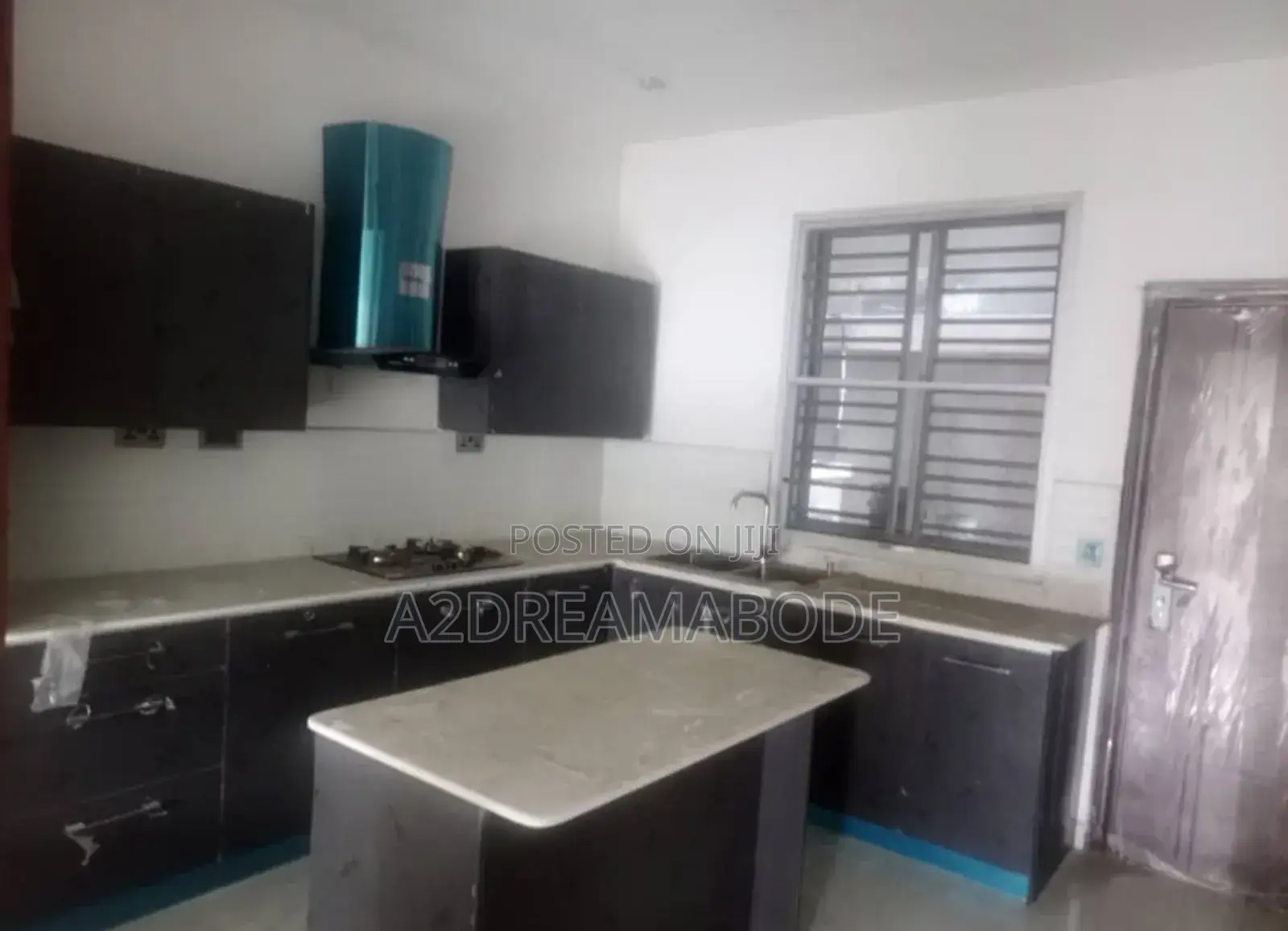 3bdrm Apartment in Ikeja Gra for sale in Ikeja