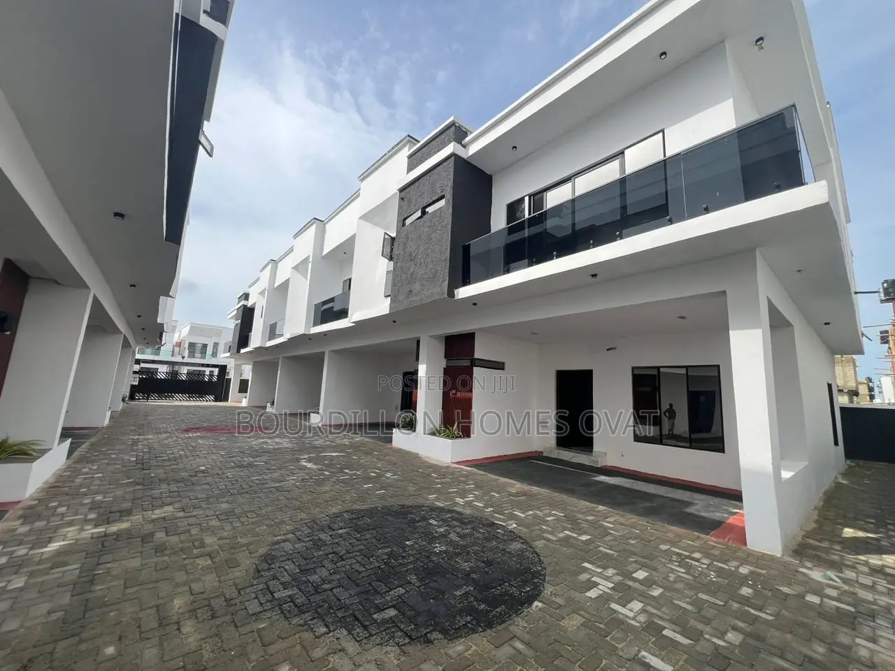 4bdrm Duplex in Ikota for sale in Ikota