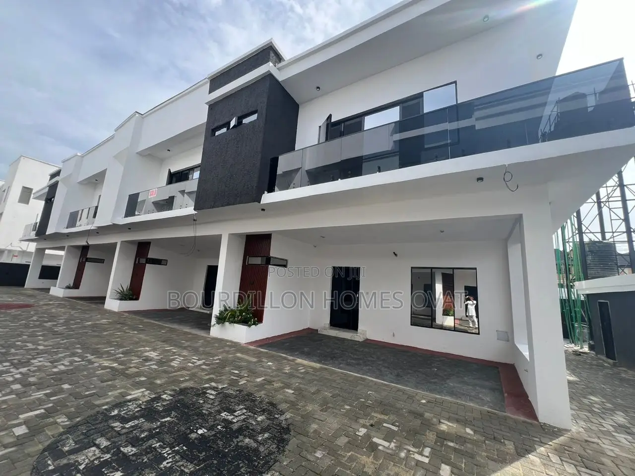 4bdrm Duplex in Ikota for sale in Ikota