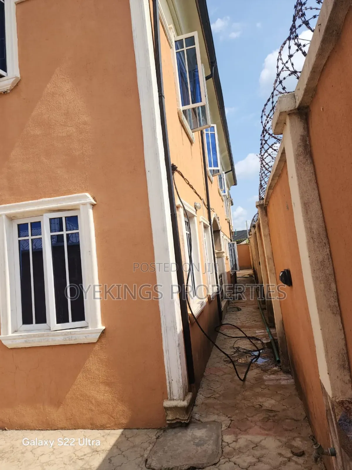 3bdrm Block of Flats in Promise Land, Akala Express for sale in Akala Express