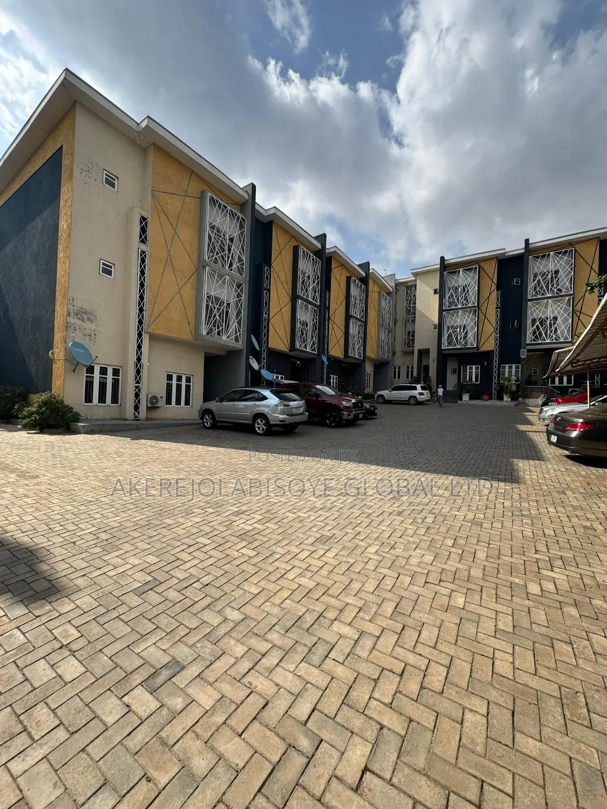 4bdrm Duplex in By Stella Maris for sale in Life Camp
