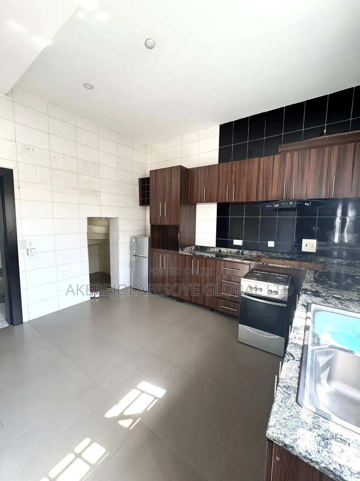 4bdrm Duplex in By Stella Maris for sale in Life Camp