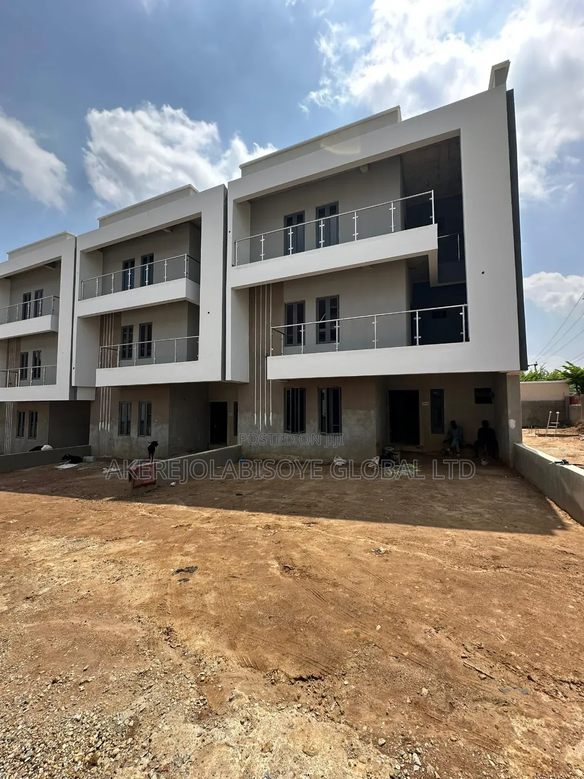 4bdrm Duplex in Lifecamp Main for sale in Life Camp