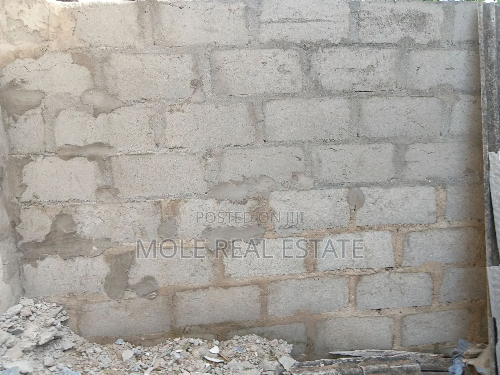 30/120ft (Half Plot) Lanre Bustop Lasu/Isheri Express in Ikotun/Igando