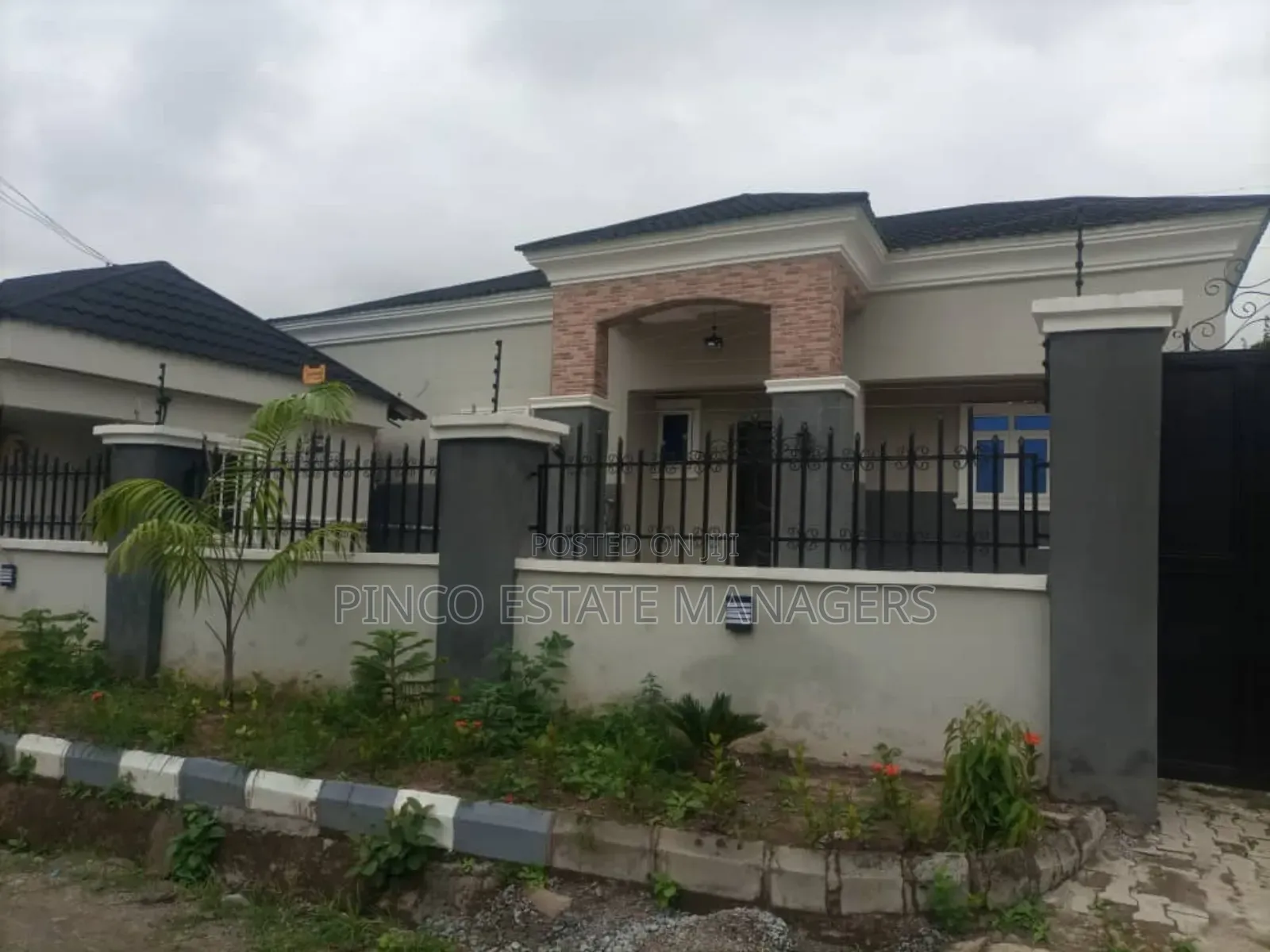 3bdrm Bungalow in Efab City Estate, Life Camp for sale in Life Camp
