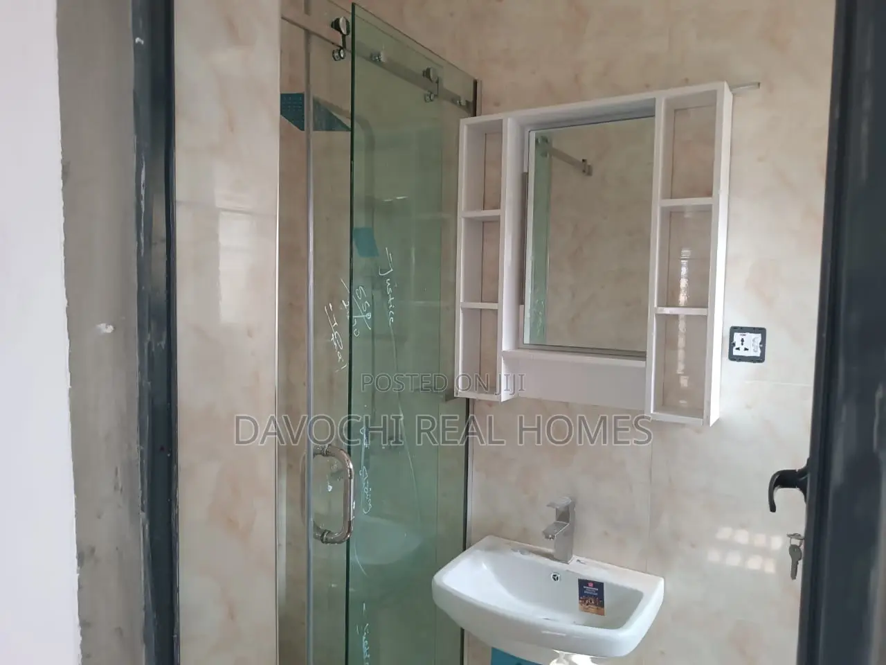 2bdrm Apartment in Ajayi Apata, Lekki Phase 2 for rent in Lekki Phase 2