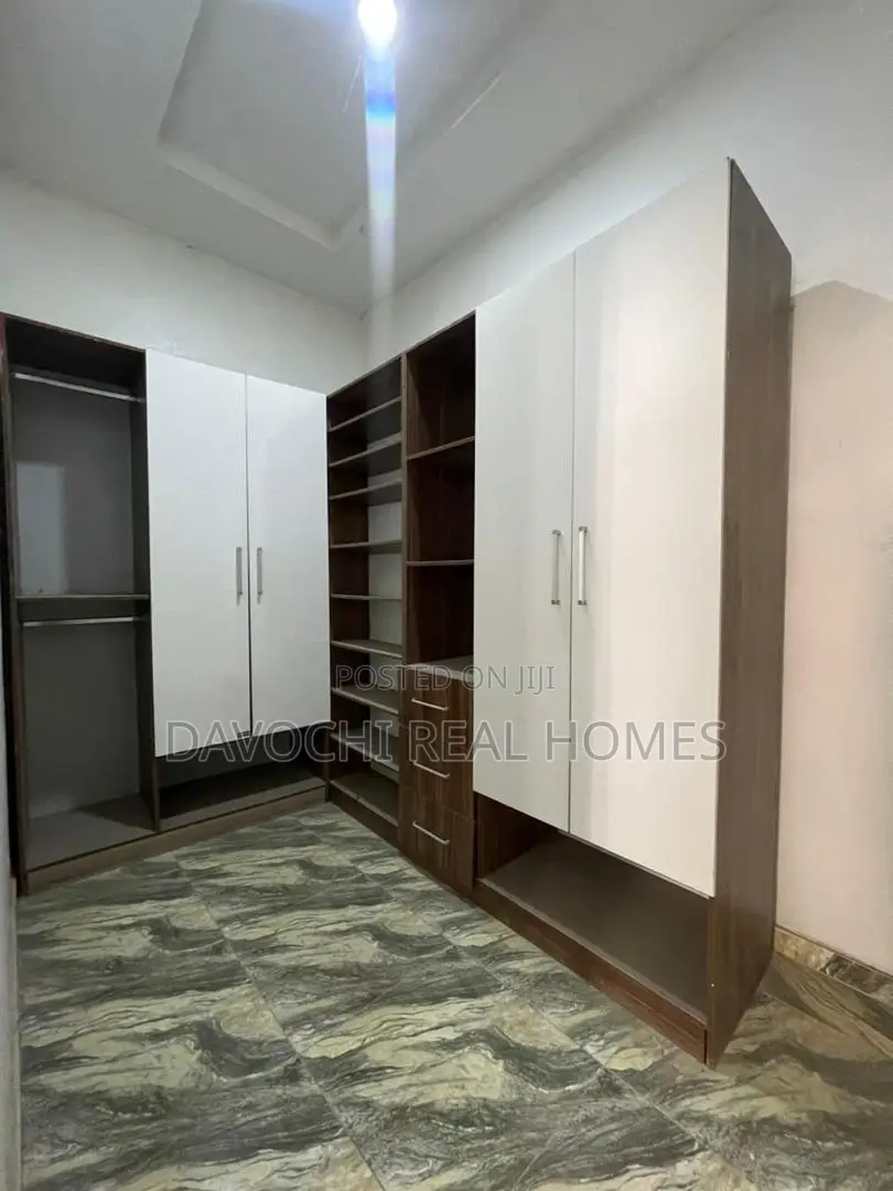 4bdrm Duplex in Ikota for rent in Ikota