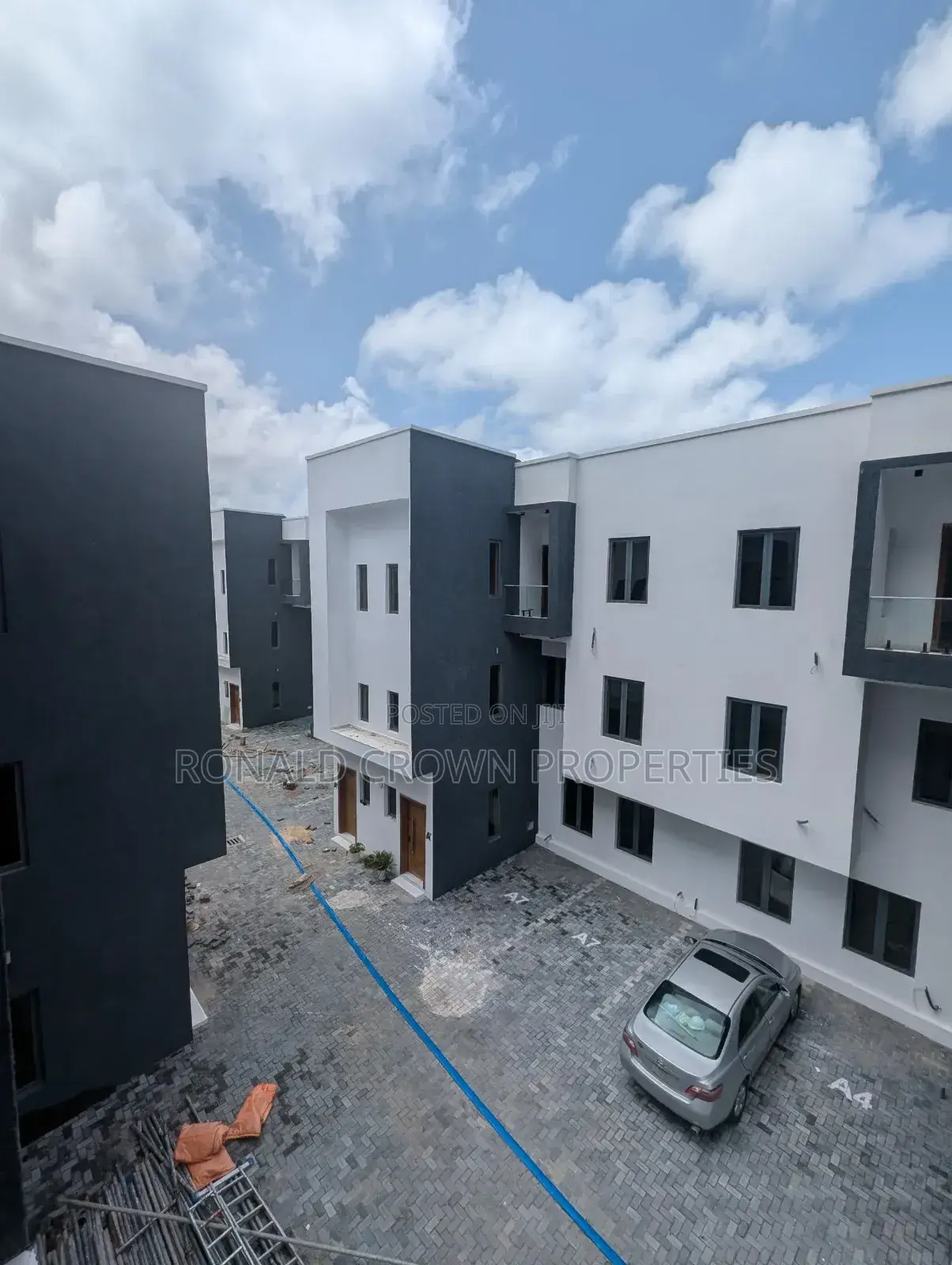 4bdrm Duplex in Lekki Phase 1 for sale in Lekki Phase 1