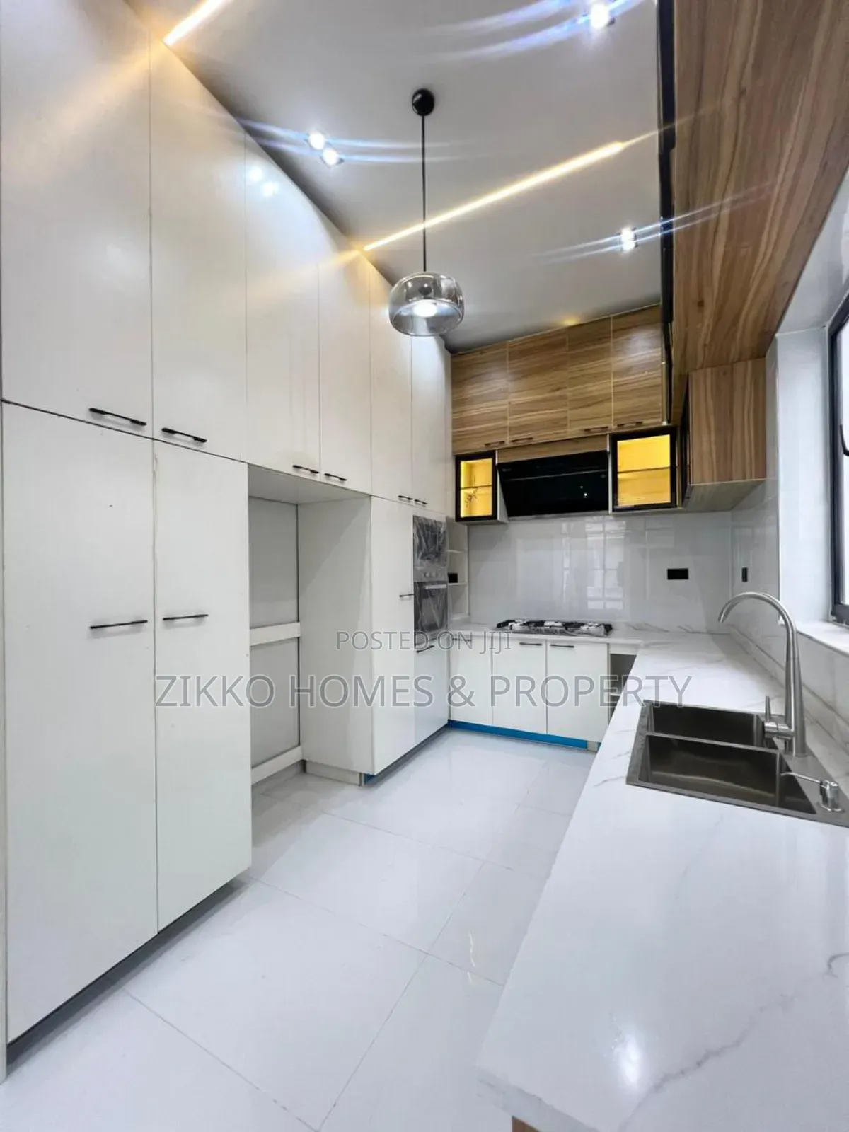 4bdrm Duplex in Ikota, Lekki for sale in Lekki