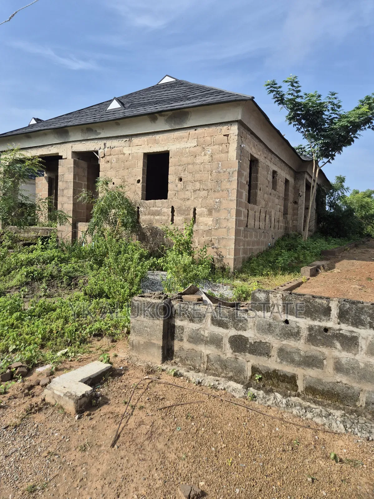 3bdrm Bungalow In Equity Estate Along For Sale in Ilorin West