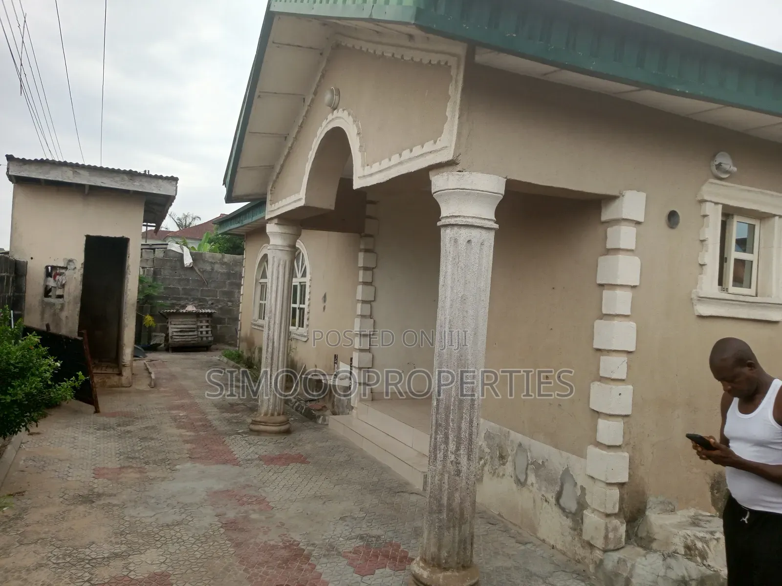 3units of 2beds and 1unit of Room and Parlor for Sale in Igando-Oloja