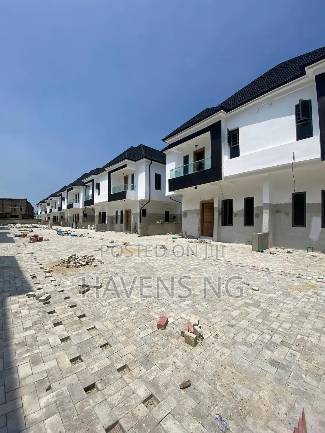 4bdrm Duplex in Ikota for sale in Ikota