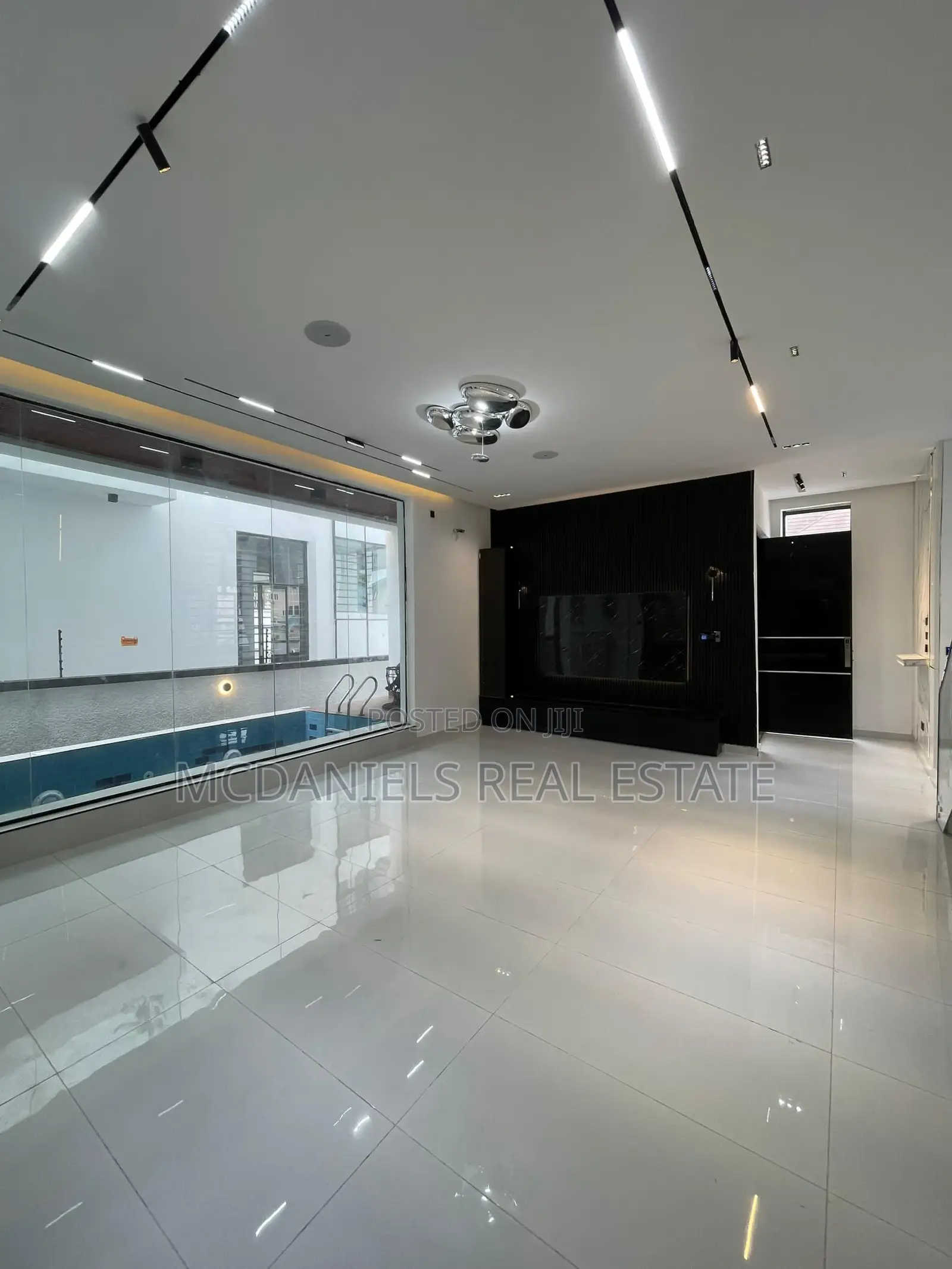5bdrm House in Agungi for sale in Agungi
