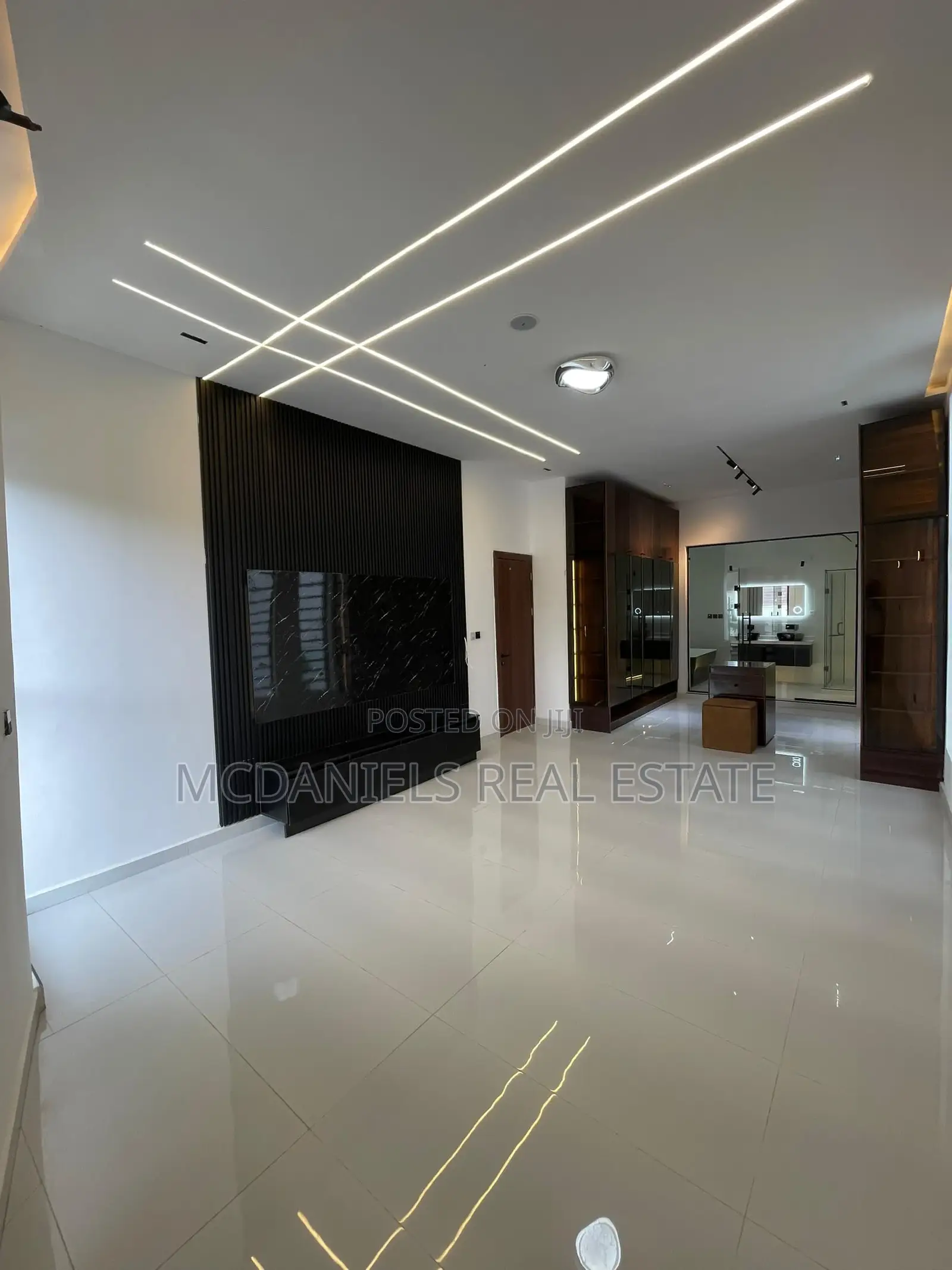 5bdrm House in Agungi for sale in Agungi